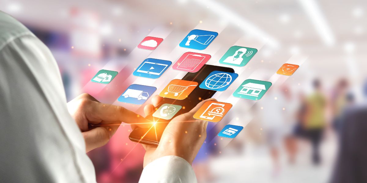 Omnichannel communication - omnichannel customer journey and benefits of omnichannel communication Omnichannel communication diagram comparing omnichannel customer journey and benefits of omnichannel communication